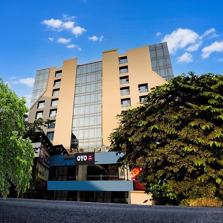Hotel O Neek Palace Ahmedabad Exterior foto
