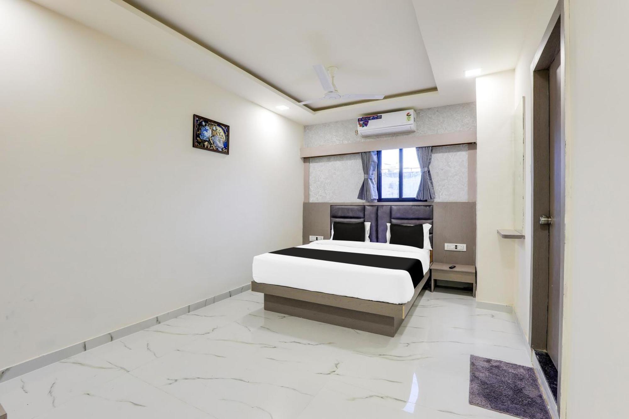 Hotel O Neek Palace Ahmedabad Exterior foto